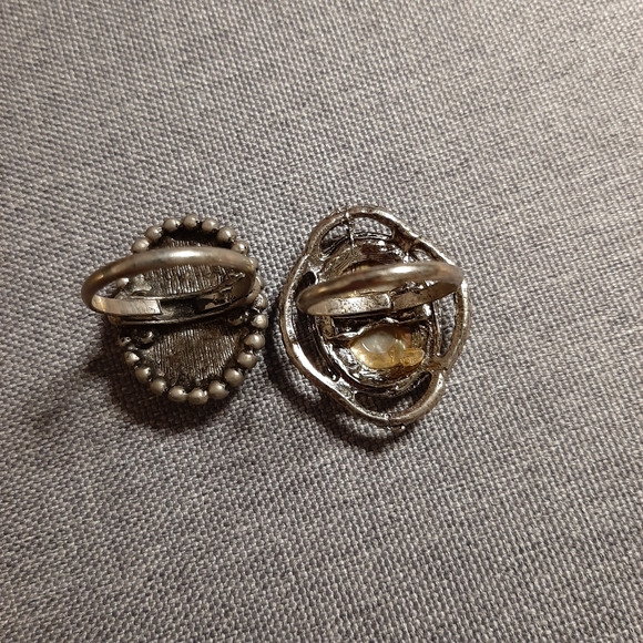 Two Victorian Style Rings - Picture 3 of 6